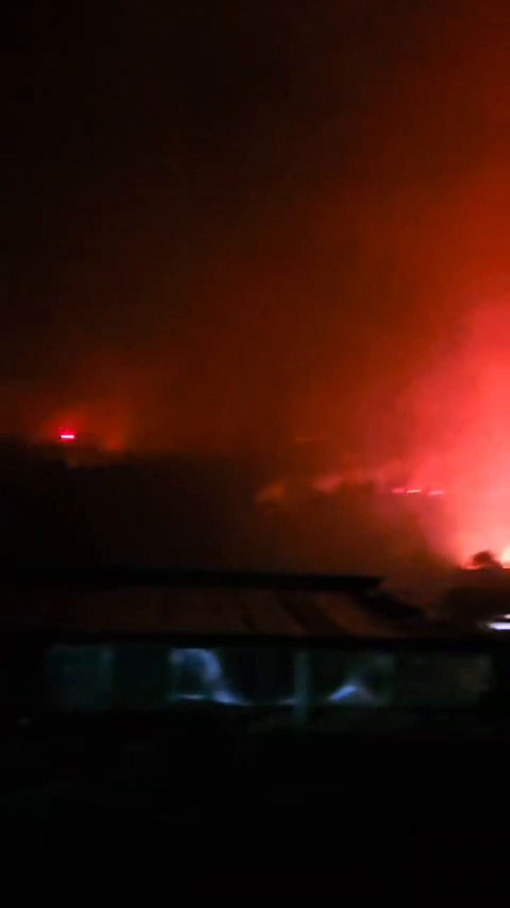 El incendio, anoche, en la villa Lago Rivadavia