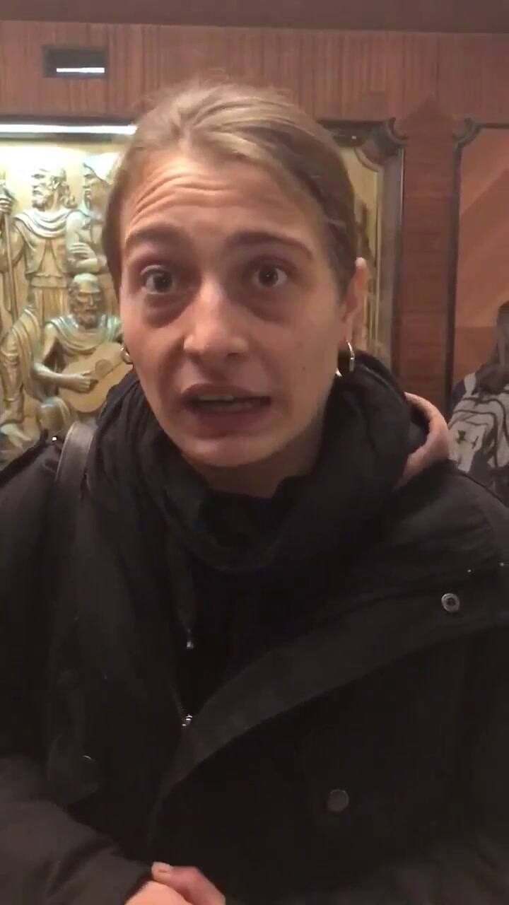 Mariana Gómez habla al llegar al juicio que le hacen por resistencia a la autoridad - Fuente: Twitte