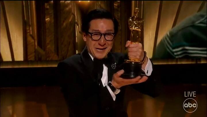 Ke Huy Quan emocionó a una audiencia rendida a sus pies