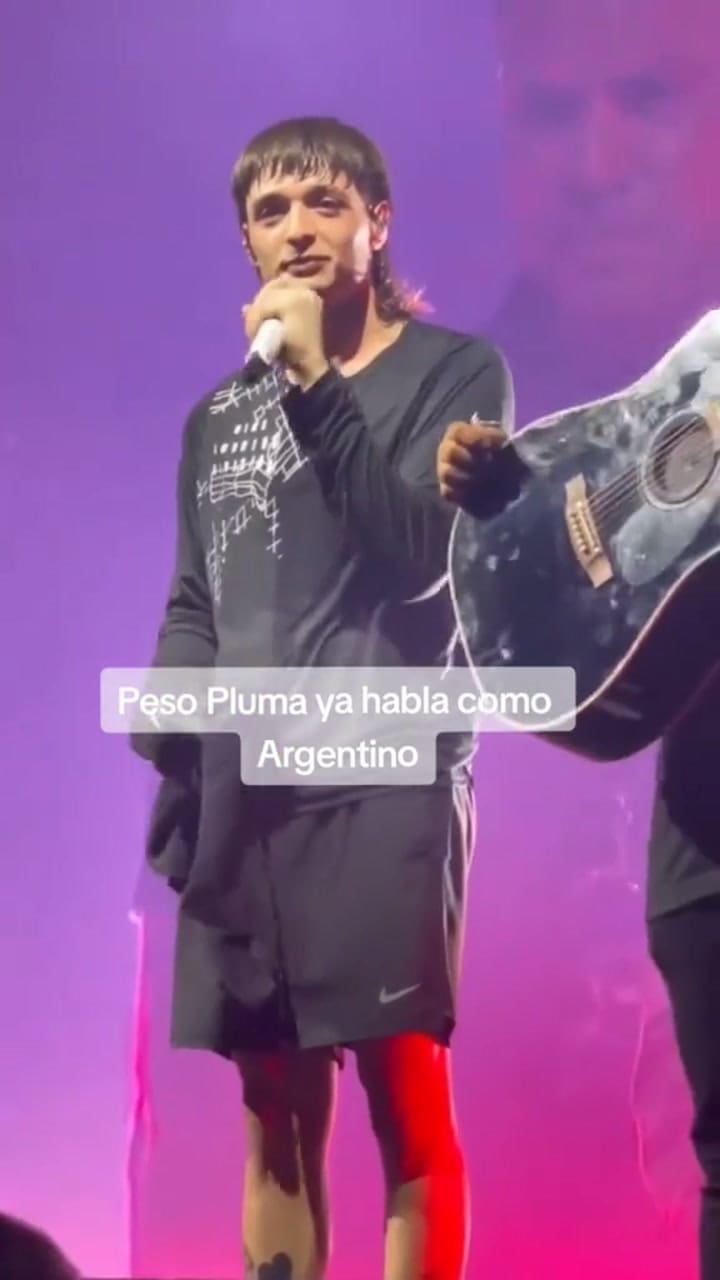 Se viralizó un video en el que Peso Pluma "habla como argentino"