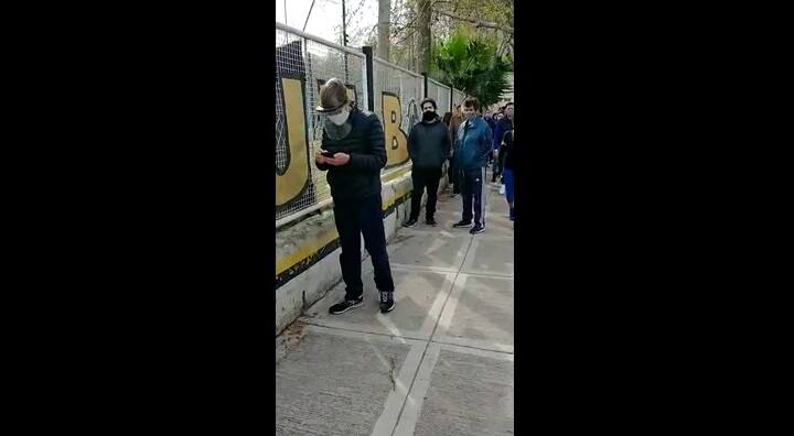 Largas filas para votar en el Club Comunicaciones