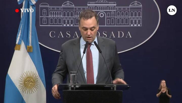 Conferencia de prensa del vocero presidencial Manuel Adorni (26/12/2024)