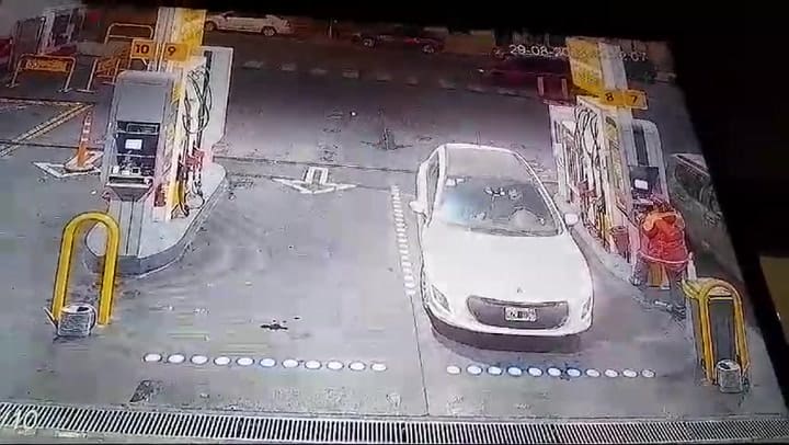 La llegada del sospechoso a la estación de servicio