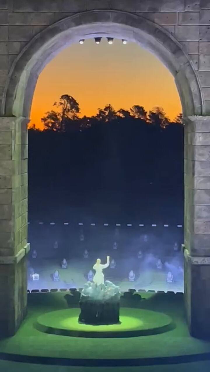 El arco, la estrella de la puesta del show de Tini