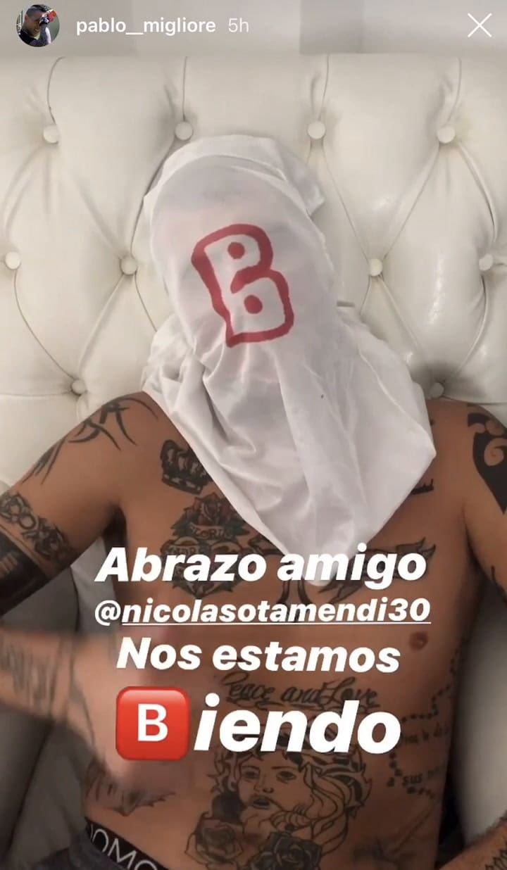 El saludo de Migliore a Otamendi