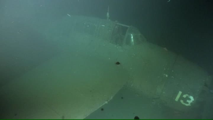 Cientificos localizan un avion de las Fuerzas Armadas de EE.UU. en las profundidades