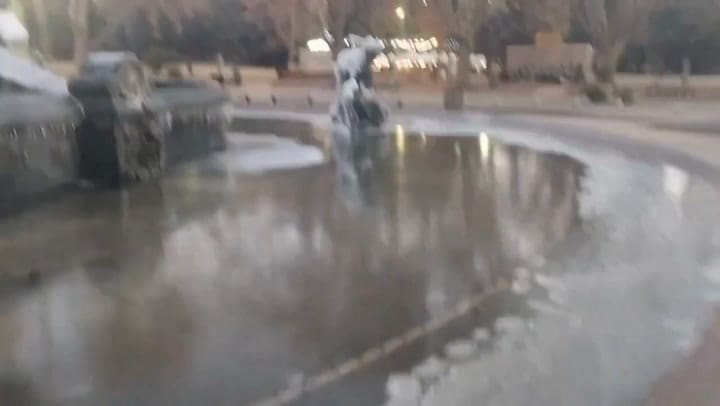 Se congeló una fuente del Parque San Martín, en Mendoza