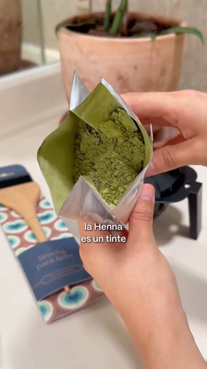 ¿Cómo utilizar un tinte de henna natural?