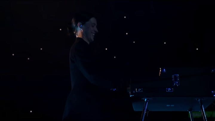 Versi Dua Lipa "Seseorang yang misterius"