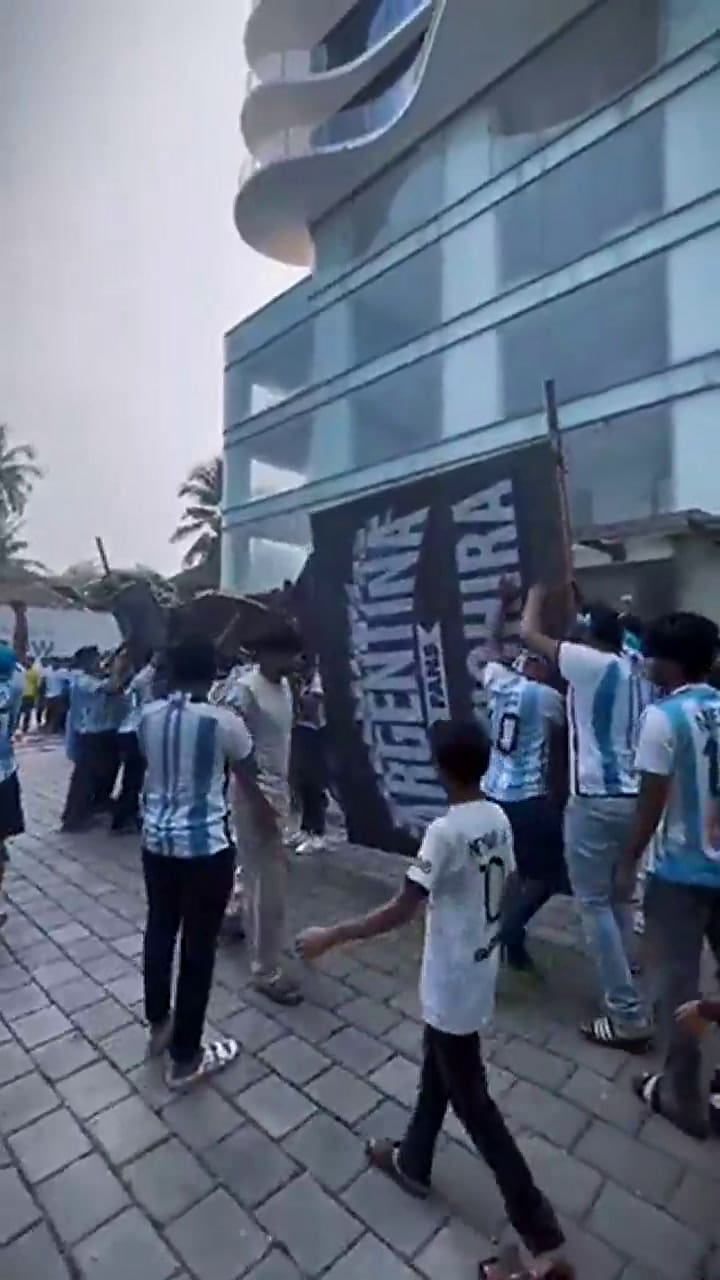 Los hinchas de Kerala hicieron un gran recorte de Lionel Messi para el Mundial