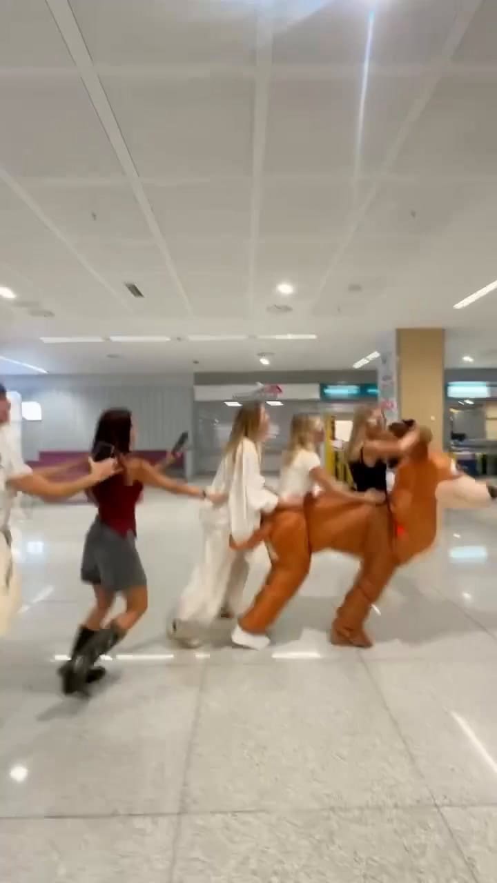 El viaje de Eugenia De Martino, novia de Diego Schwartzman, junto a sus amigas
