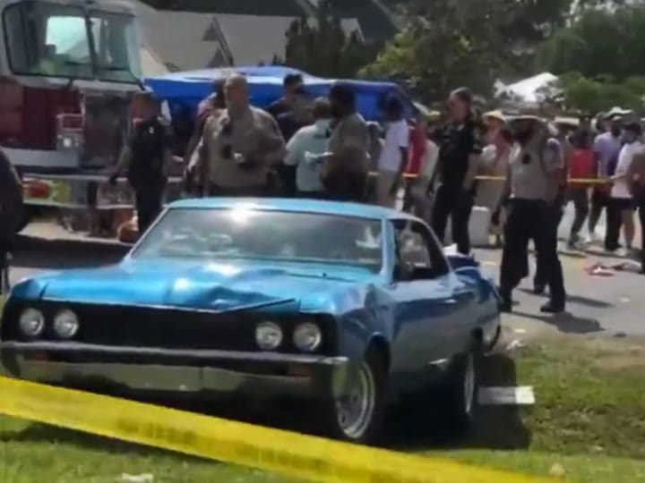 El vehículo manejó hacia el lugar donde se encontraba la gente que había asistido al festival