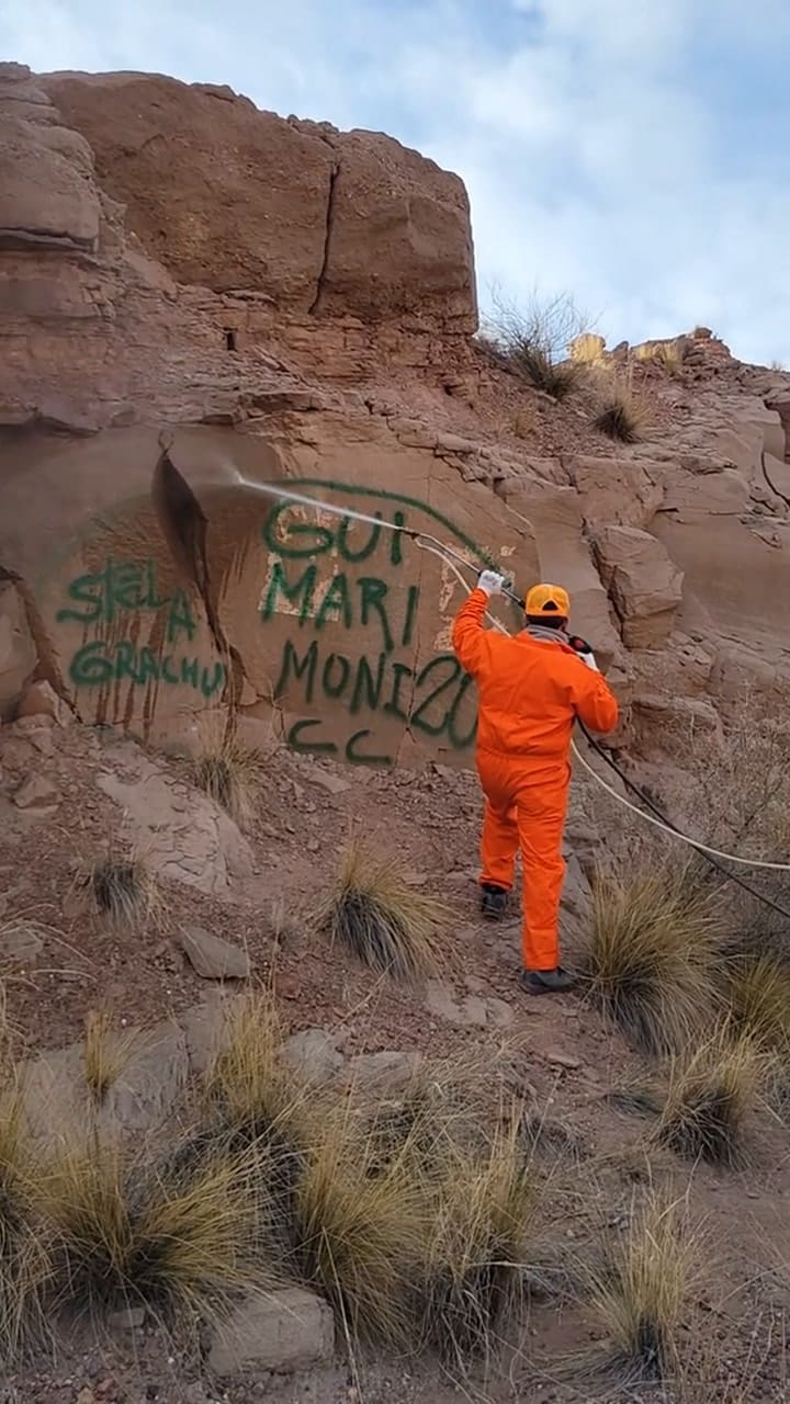 Así limpiaron la montaña graffiteada en Mendoza