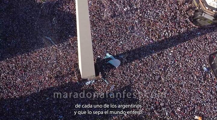 El saludo de Maradona en Time Square