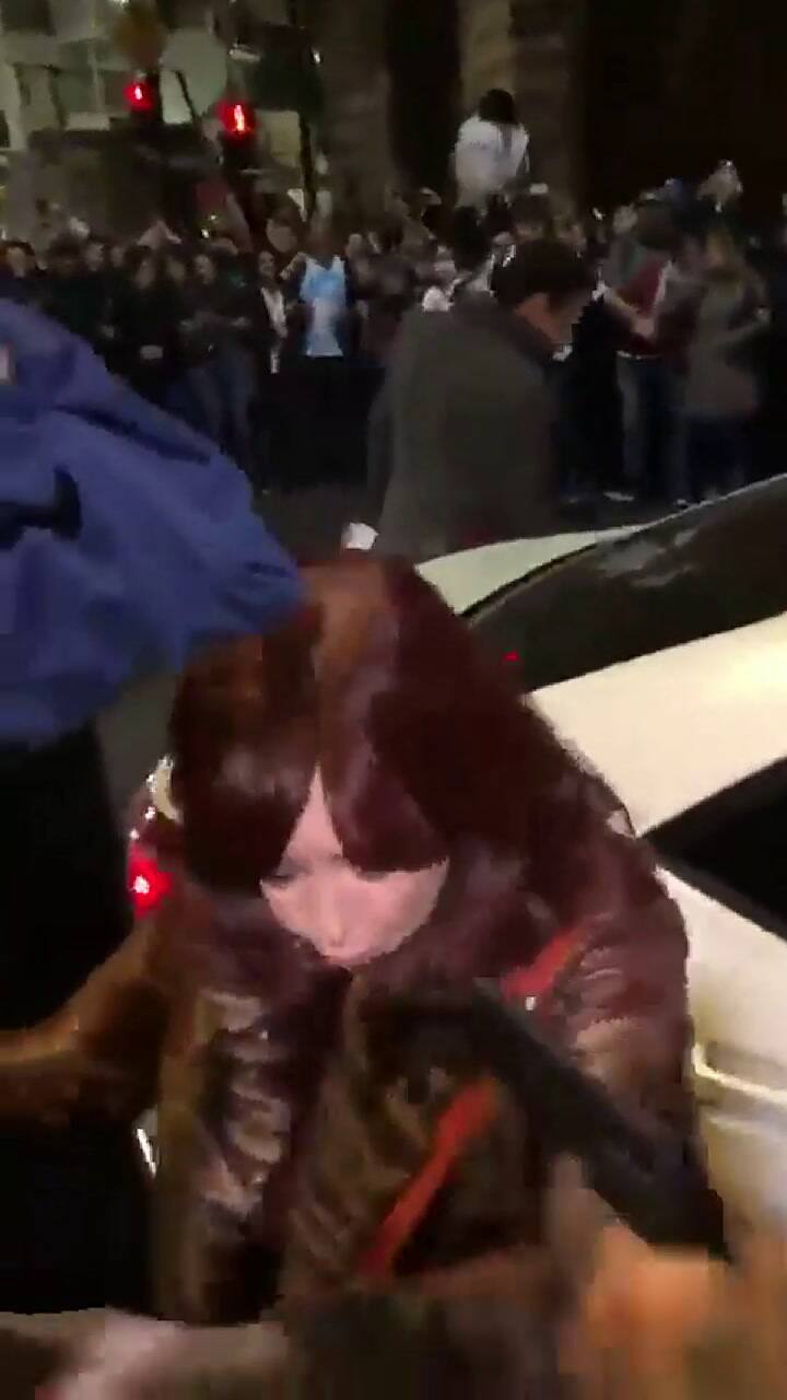 El momento del ataque a Cristina Kirchner