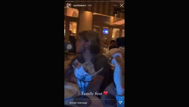 Juanita con la familia del su novio en Miami