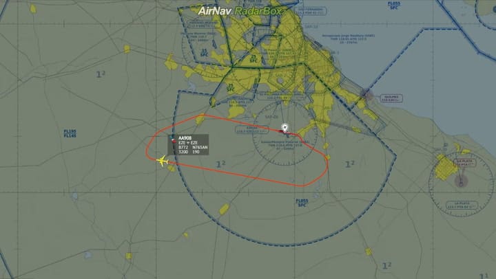 Ezeiza: el motor de un avión se incendió en pleno vuelo