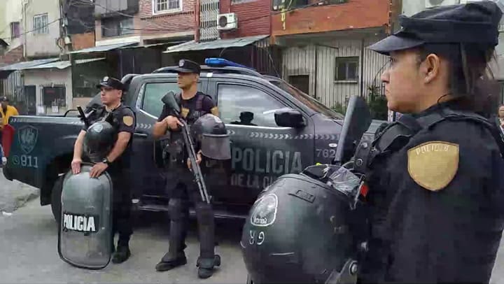 Cayó el Clan Villalba en el barrio 1-11-14: seis detenidos y más de $16.000.000 en cocaína y pasta base