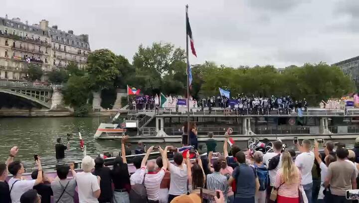 El paso del barco argentino