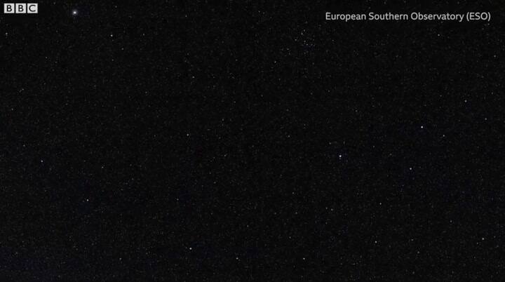 El agujero negro masivo de la galaxia Messier 87 se encuentra a 500 trillones de km - Fuente: BBC