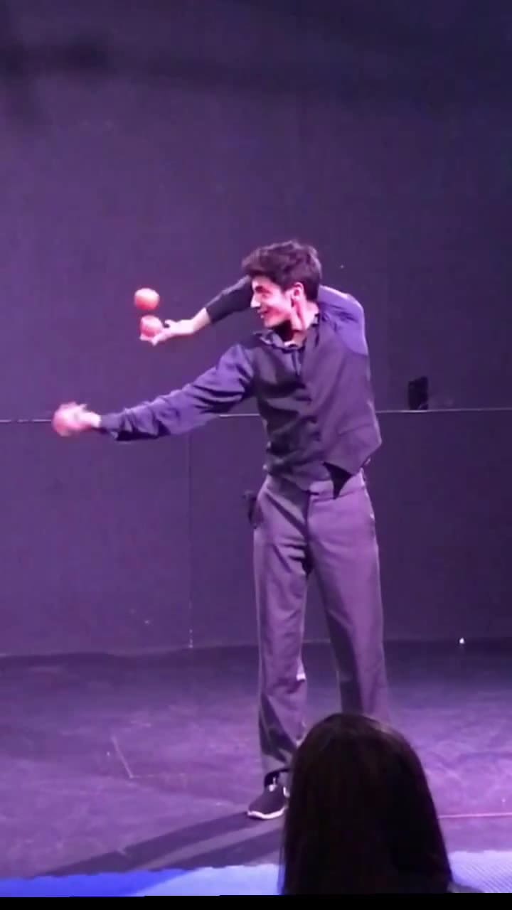 Zuka Muñiz di Konvensi Juggling Melbourne di Australia