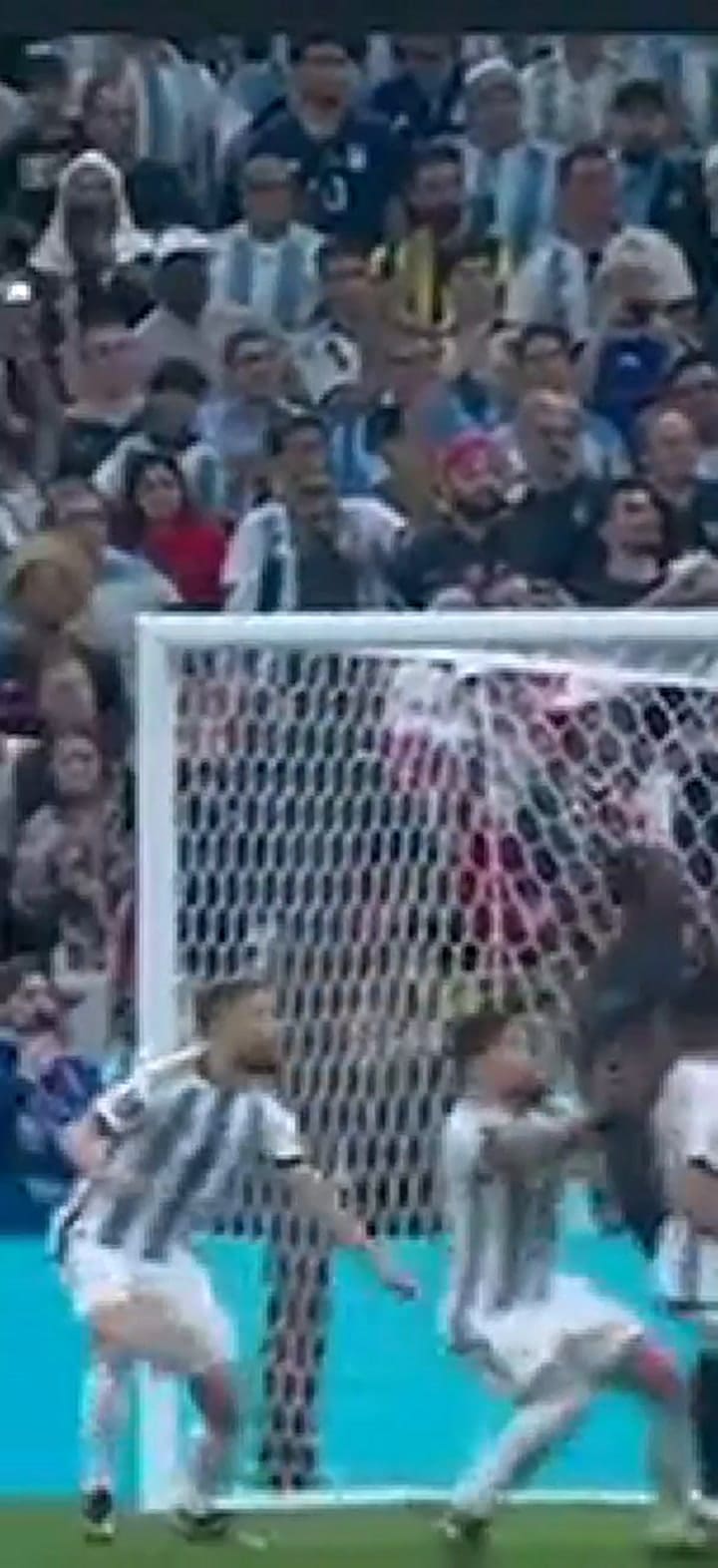 La supuesta mano de Upamecano en la jugada que termina en penal para Francia