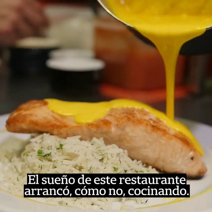 Una esquina que los vecinos de Chacarita visitan por su música y comida casera