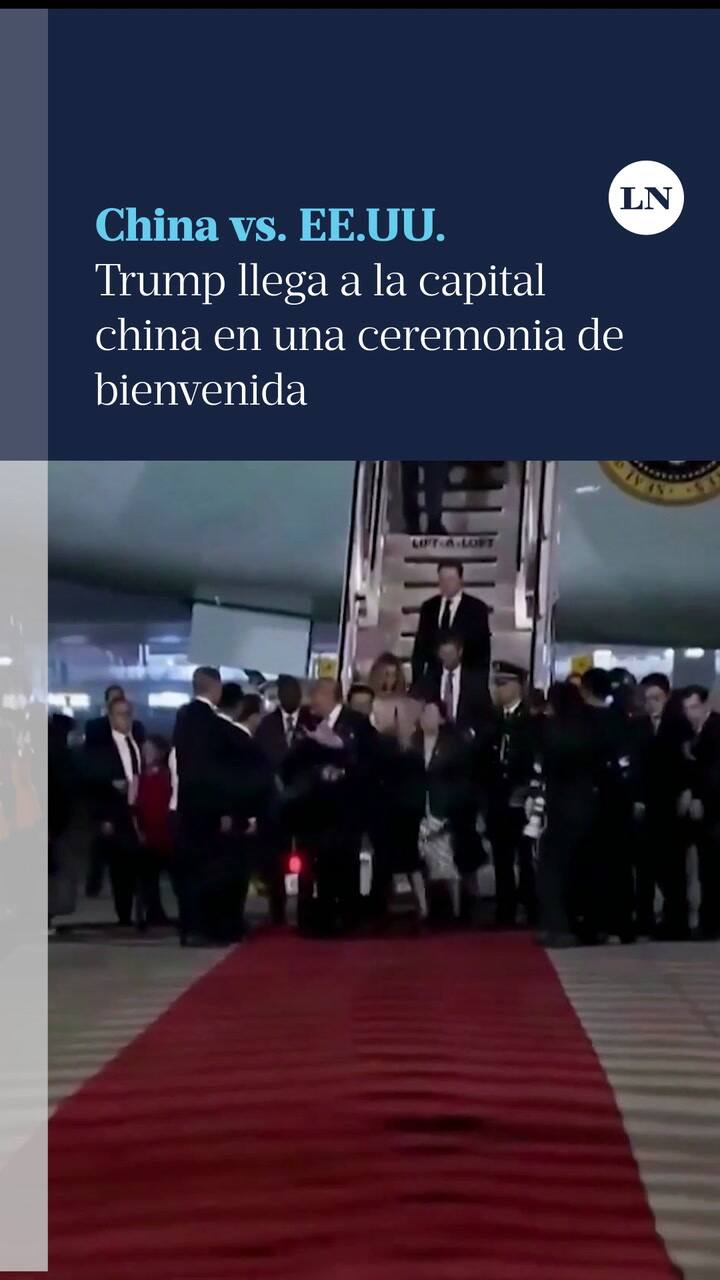 Trump llega a la capital china en una ceremonia de bienvenida