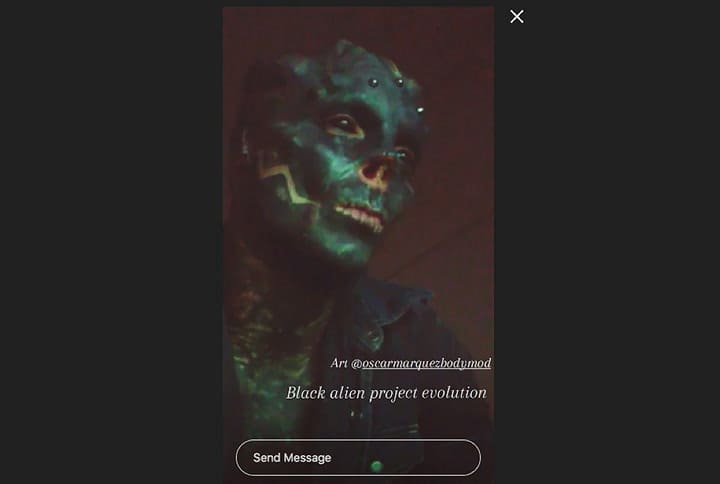 El hombre ailen - Fuente: Instagram @the_black_alien_project