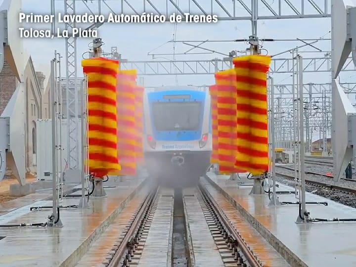 Primer lavadero automático de trenes de pasajeros - Fuente: Facebook