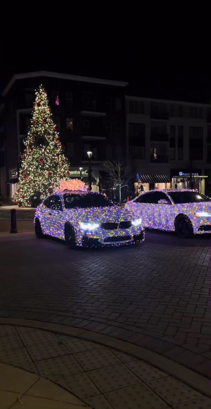 En Texas, no se pueden colocar luces navideñas en los autos