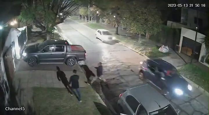 Encuentran asesinado a un hombre dentro de una camioneta en Moreno y sospechan de un amigo