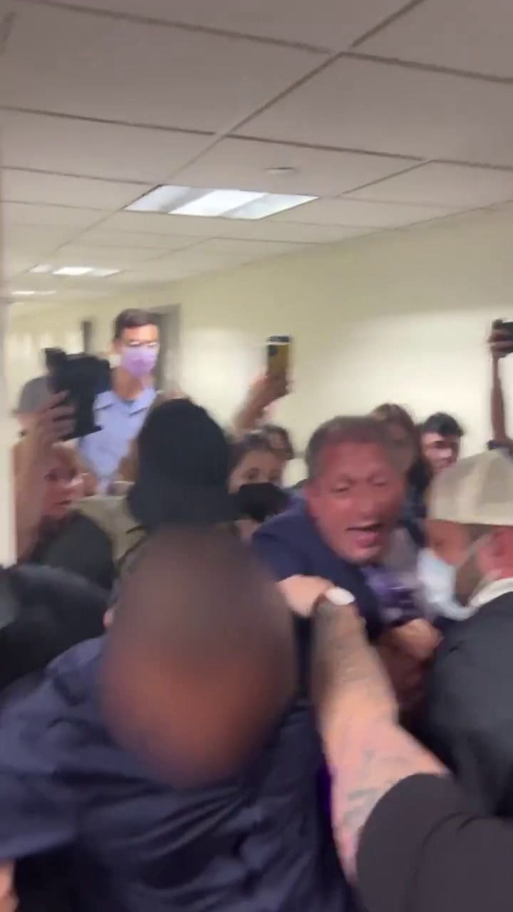 Candidato a la alcaldía de Nueva York, Brad Lander, esposado por ICE