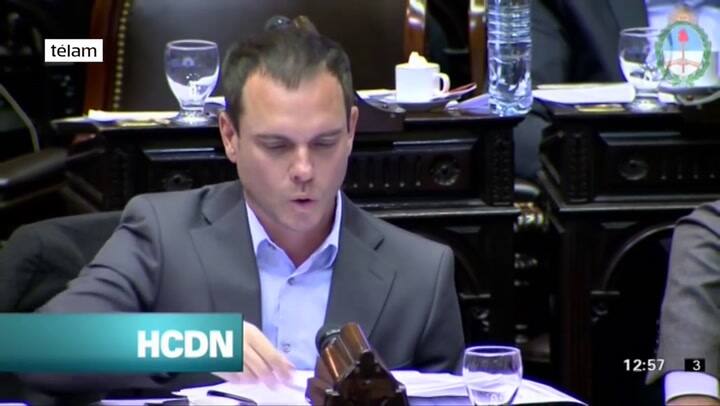 Fuerte cruce entre Diana Conti y Fernando Sánchez