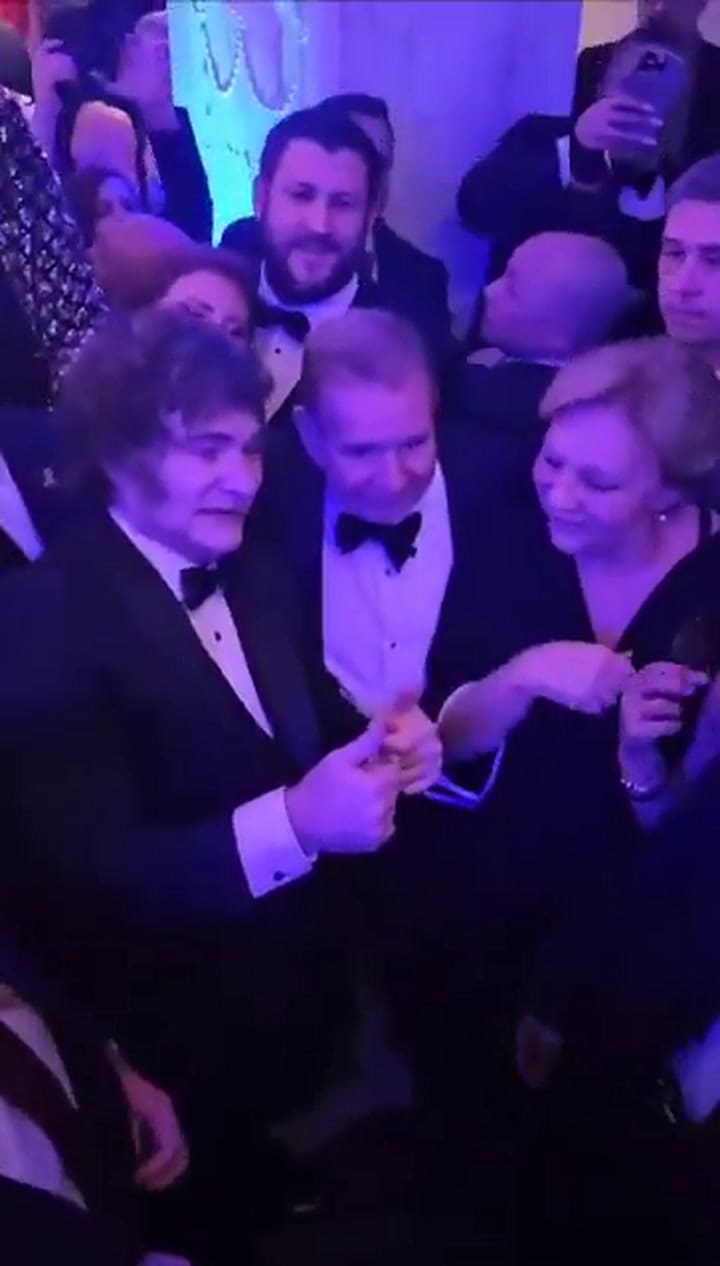 Javier Milei y Edmundo González en la Gala Inaugural Latina Republicana previo a la toma de posesión de Trump