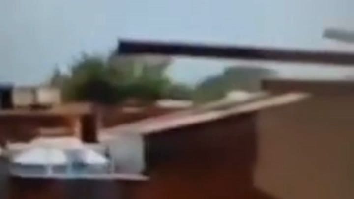 GIF momento del accidente aéreo en India