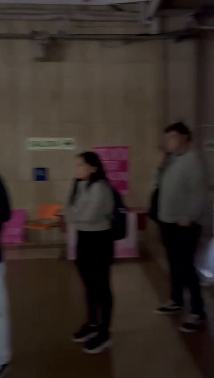 En la Facultad de Medicina de la UBA solo funciona un ascensor