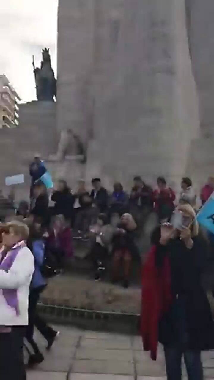 Un grupo también esta marchando en Rosario. Fuente: Twitter