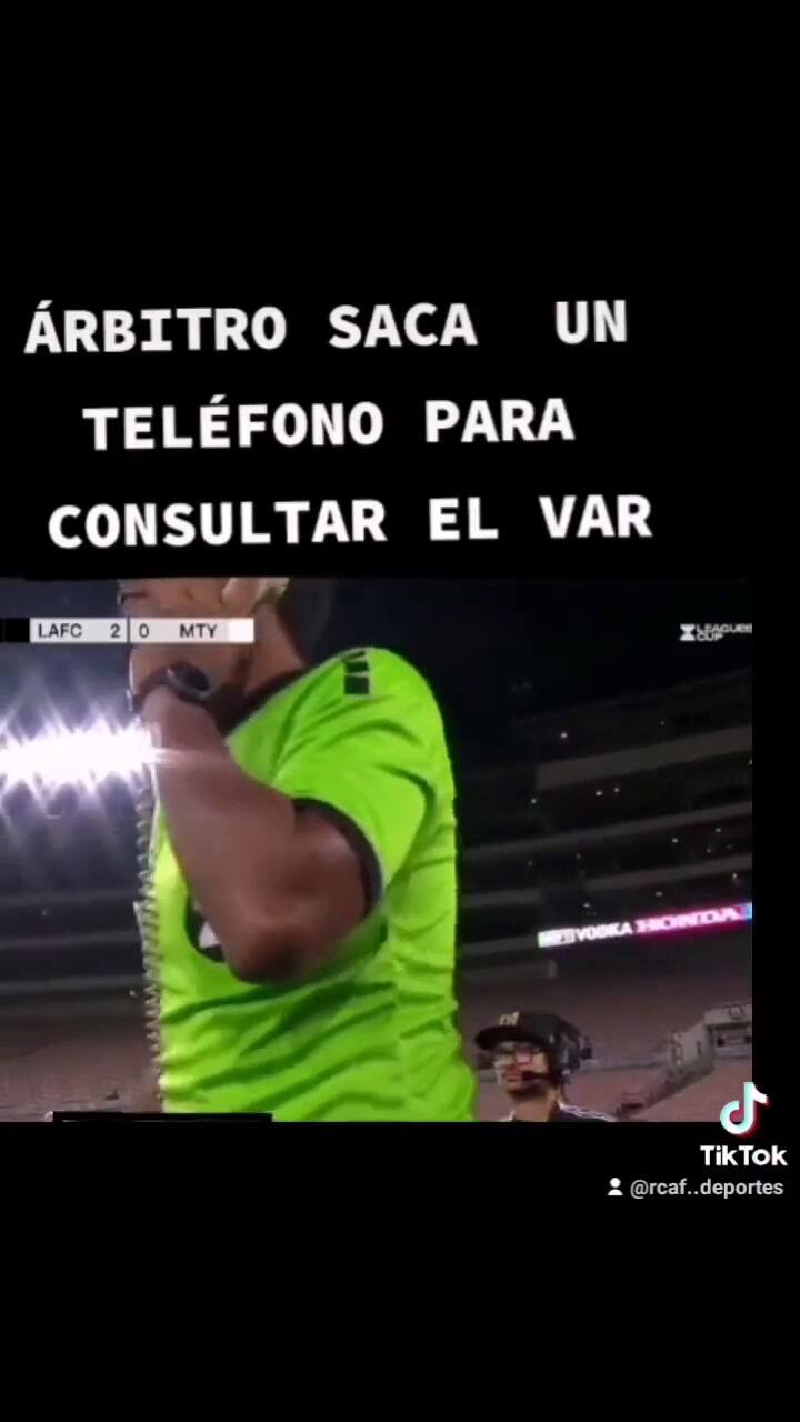 Un teléfono fijo apareció en el encuentro entre Los Angeles y Monterrey