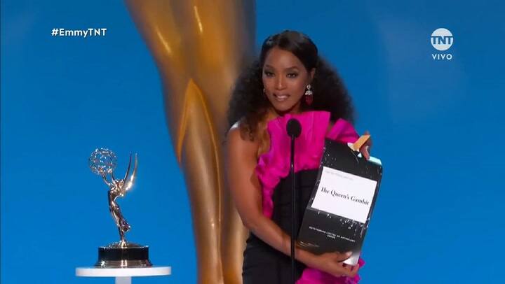 El esperadísimo premio final a 'mejor miniserie' se lo llevó Gambito de dama