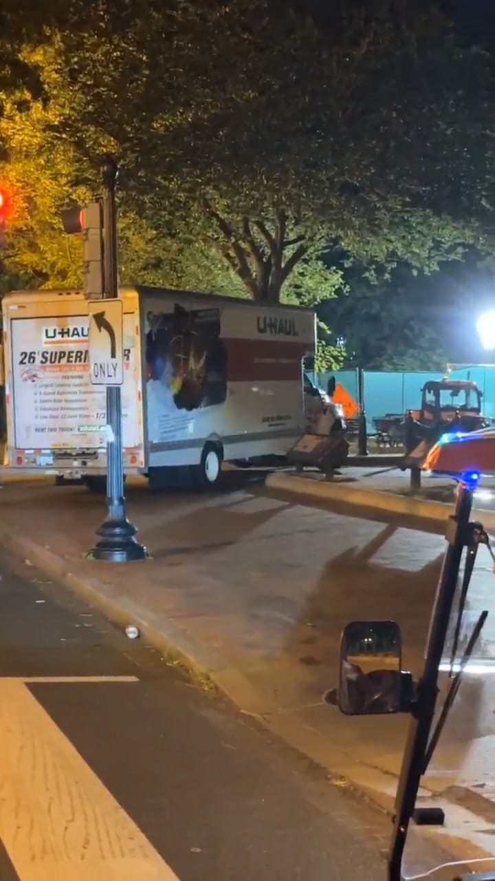 El conductor volvió a chocar por segunda vez las rejas de la Casa Blanca