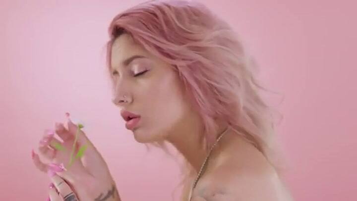 Dakillah - 'Solo Quiero Bailar' - Fuente: Youtube