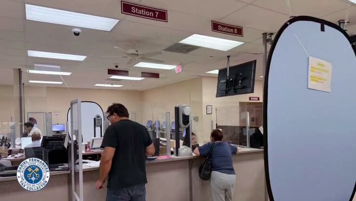 El recaudador de impuestos de Miami-Dade, Dariel Fernández, celebró la apertura de la nueva oficina