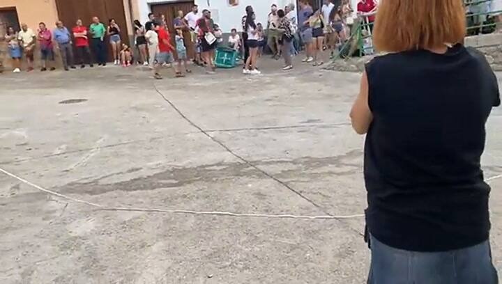 Participó del Mundial de lanzamiento de Carretillas y la tiró contra el público