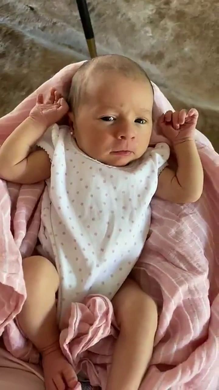 El tierno video de la beba de Juan Pablo Varsky y su perro Roger - Fuente: Twitter @JPVarsky