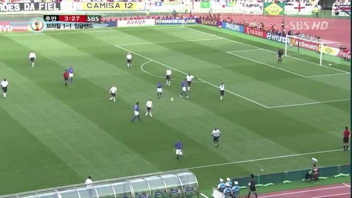 Gol de tiro libre de Ronaldinho ante Inglaterra en los cuartos de final del Mundial de Corea y Japón