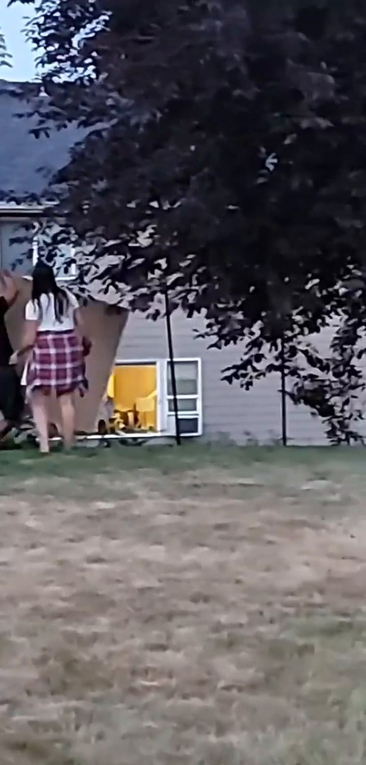 Una familia estadounidense se vengó de sus vecinos al darse cuenta de que los espiaban