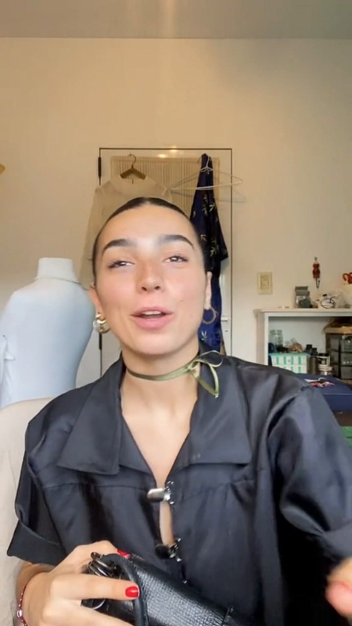 Compró una cartera usada y se llevó una gran sorpresa