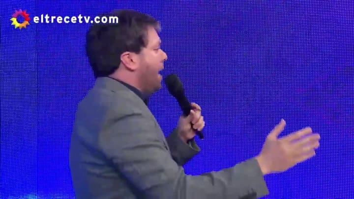 Una fanática de Boca sorprendió a Guido Kaczka y lo hizo entonar canciones de cancha