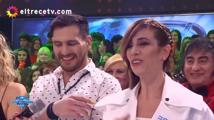 Nico Occhiato Bailó Con Florencia Jazmín Acompañados De Agapornis